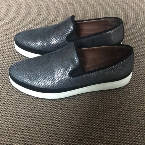 Donald J Pliner Mickey-Mo in Metallic Gunmetal - Picture 1 of 5